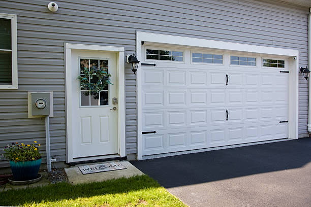 24/7 Emergency Garage Door Panel Replacement experts in Halls, TN